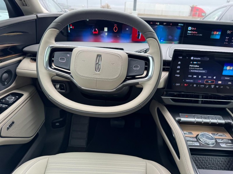 Lincoln Nautilus Vehicle Full-screen Gallery Image 10