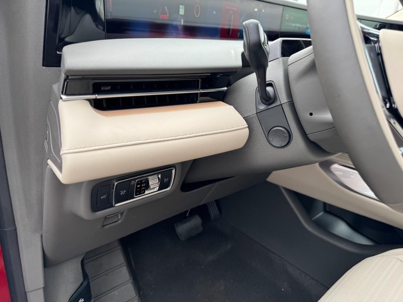 Lincoln Nautilus Vehicle Full-screen Gallery Image 14