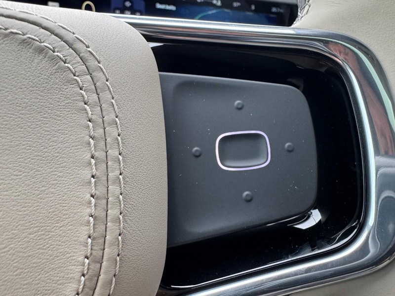 Lincoln Nautilus Vehicle Full-screen Gallery Image 19