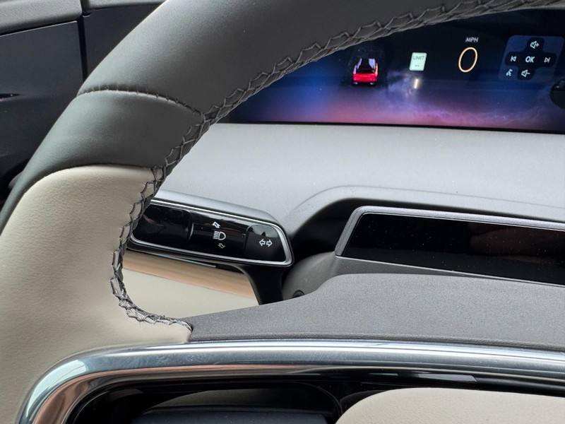 Lincoln Nautilus Vehicle Full-screen Gallery Image 20