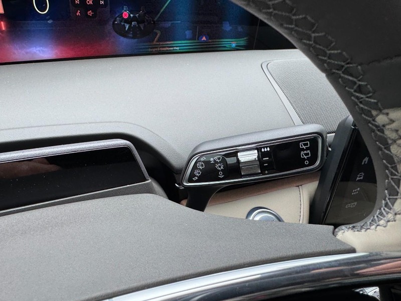 Lincoln Nautilus Vehicle Full-screen Gallery Image 21