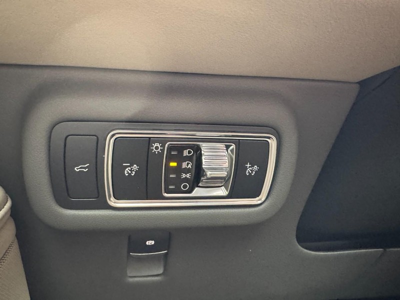 Lincoln Nautilus Vehicle Full-screen Gallery Image 22