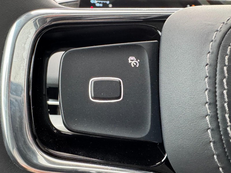 Lincoln Navigator L Vehicle Full-screen Gallery Image 18