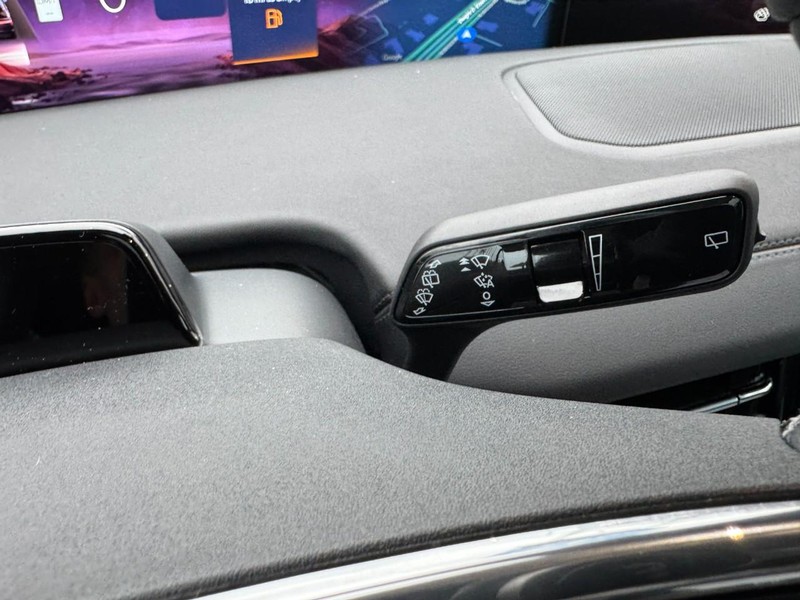 Lincoln Navigator L Vehicle Full-screen Gallery Image 21