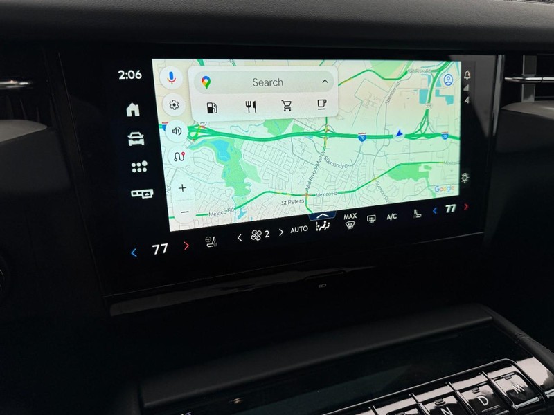 Lincoln Navigator L Vehicle Full-screen Gallery Image 23