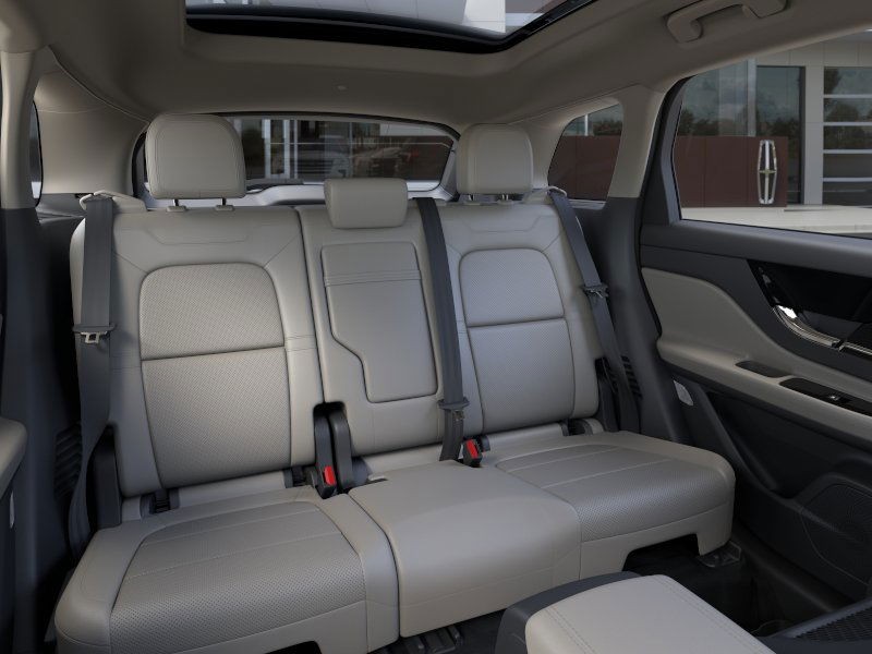 Lincoln Corsair Vehicle Full-screen Gallery Image 10