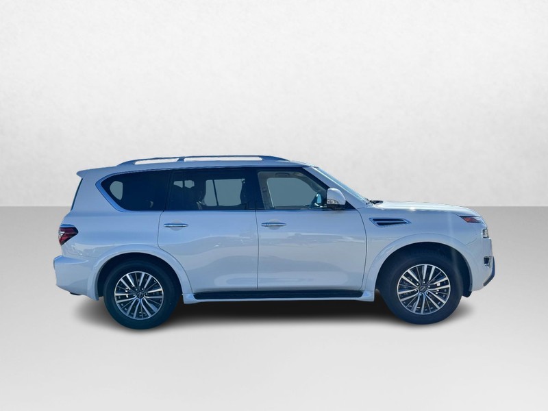 Nissan Armada Vehicle Full-screen Gallery Image 04