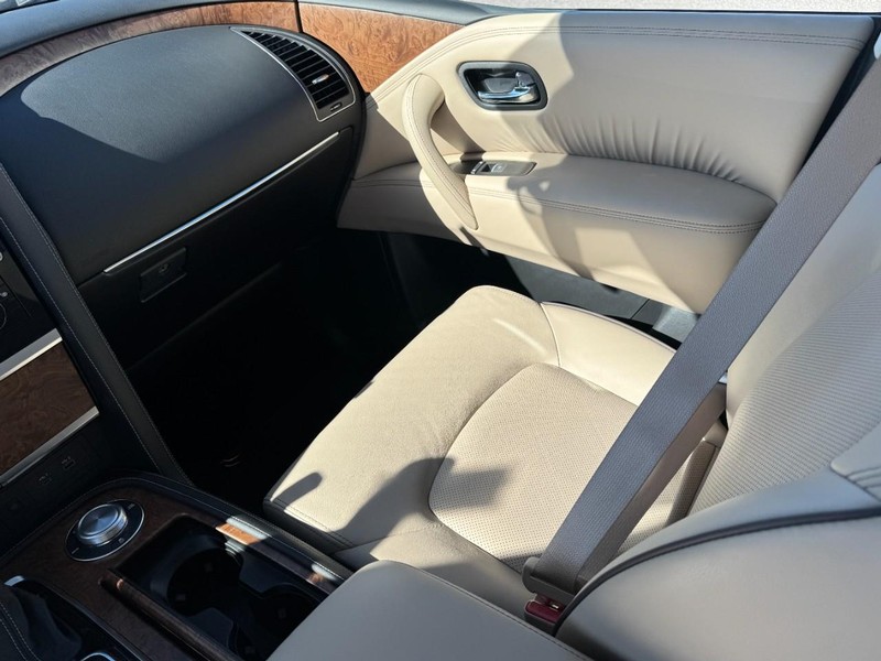 Nissan Armada Vehicle Full-screen Gallery Image 11