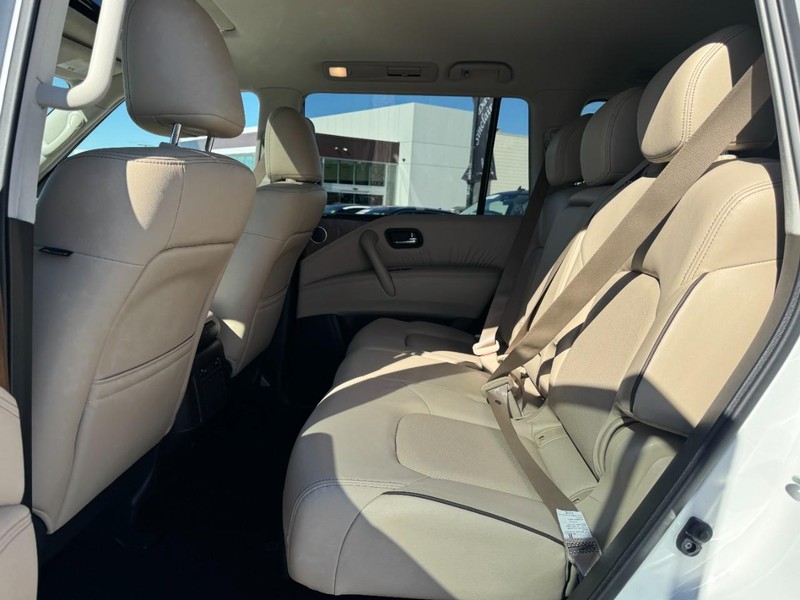 Nissan Armada Vehicle Full-screen Gallery Image 12