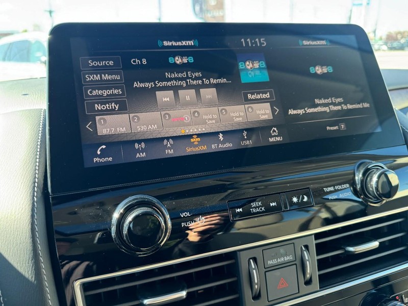 Nissan Armada Vehicle Full-screen Gallery Image 16