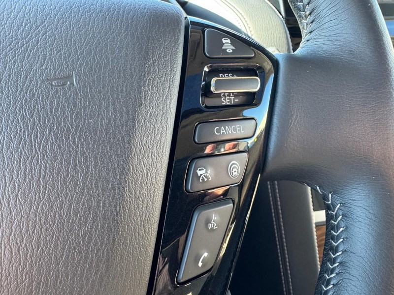 Nissan Armada Vehicle Full-screen Gallery Image 19