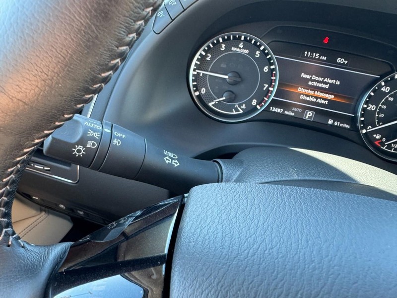 Nissan Armada Vehicle Full-screen Gallery Image 20