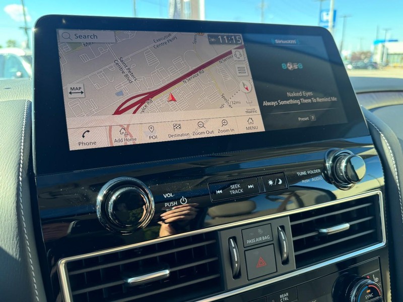 Nissan Armada Vehicle Full-screen Gallery Image 23