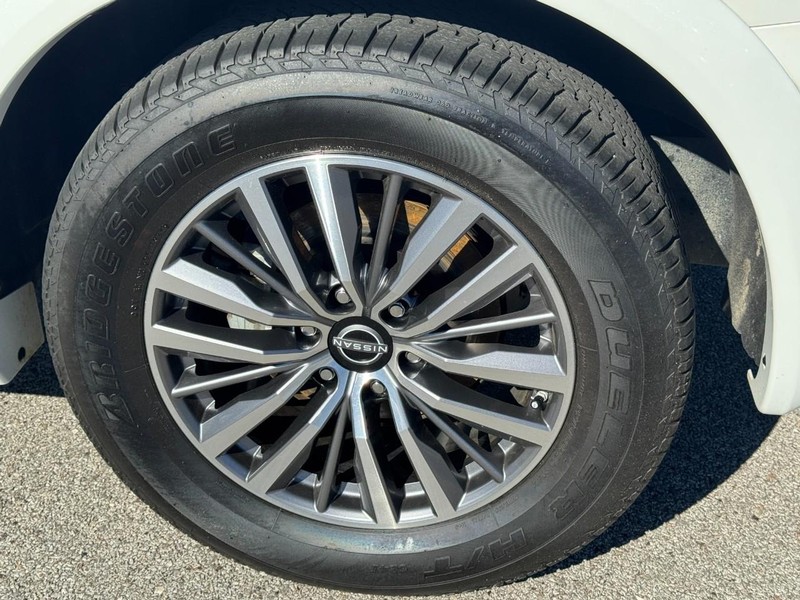 Nissan Armada Vehicle Full-screen Gallery Image 27