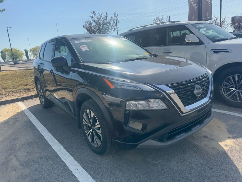 Nissan Rogue Vehicle Full-screen Gallery Image 03