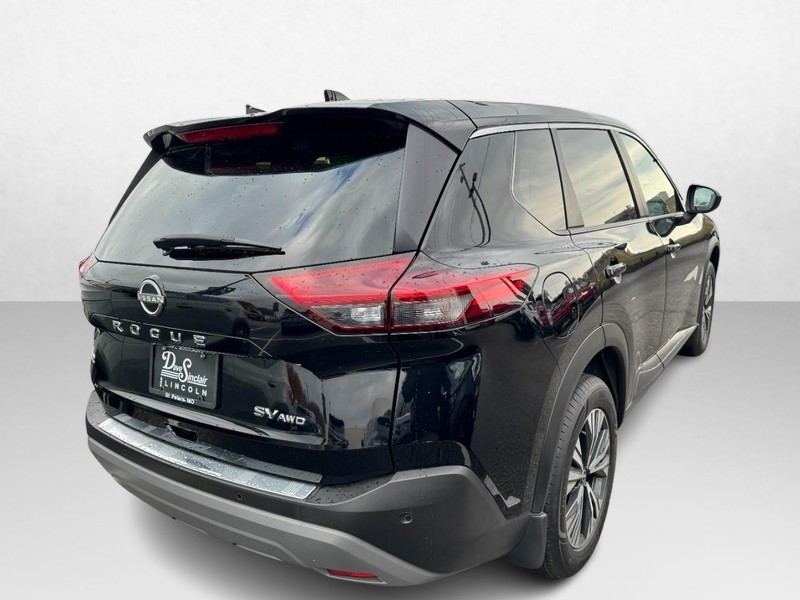 Nissan Rogue Vehicle Full-screen Gallery Image 05