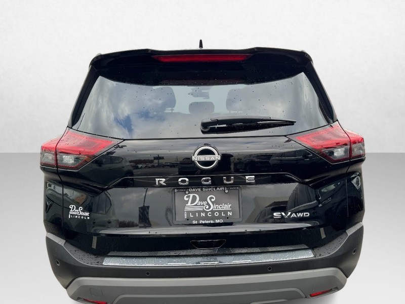 Nissan Rogue Vehicle Full-screen Gallery Image 06