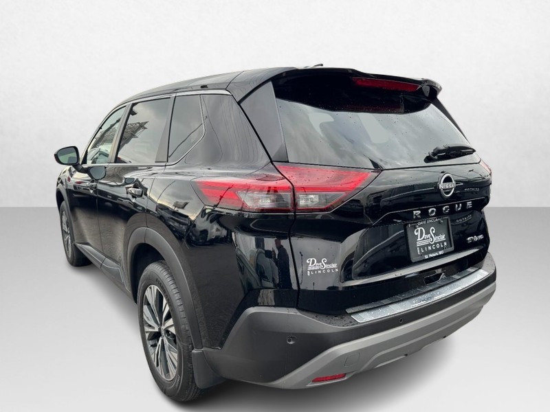 Nissan Rogue Vehicle Full-screen Gallery Image 07