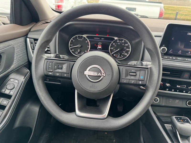 Nissan Rogue Vehicle Full-screen Gallery Image 10