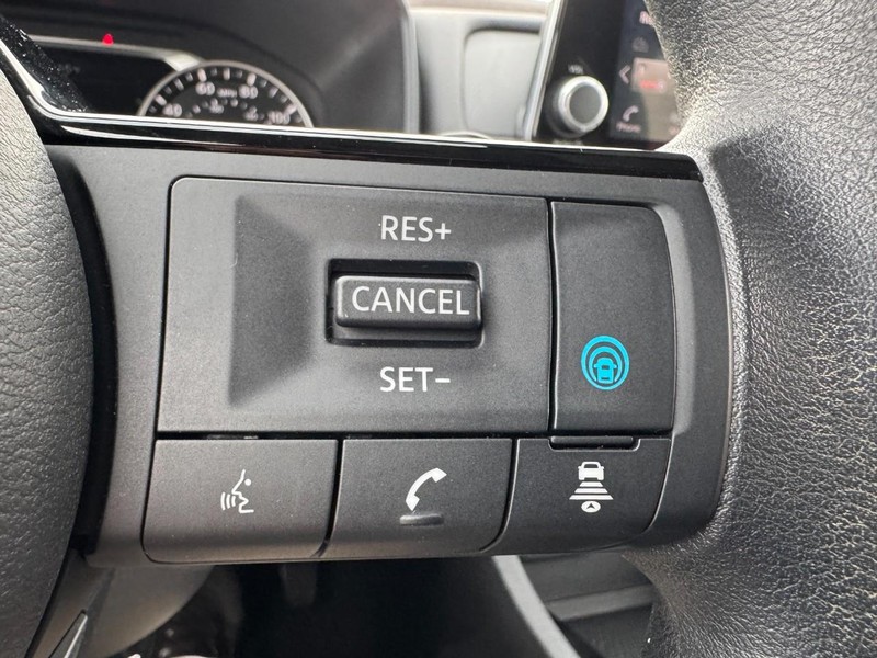 Nissan Rogue Vehicle Full-screen Gallery Image 19