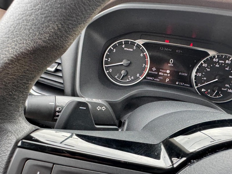 Nissan Rogue Vehicle Full-screen Gallery Image 20