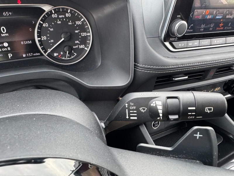 Nissan Rogue Vehicle Full-screen Gallery Image 21