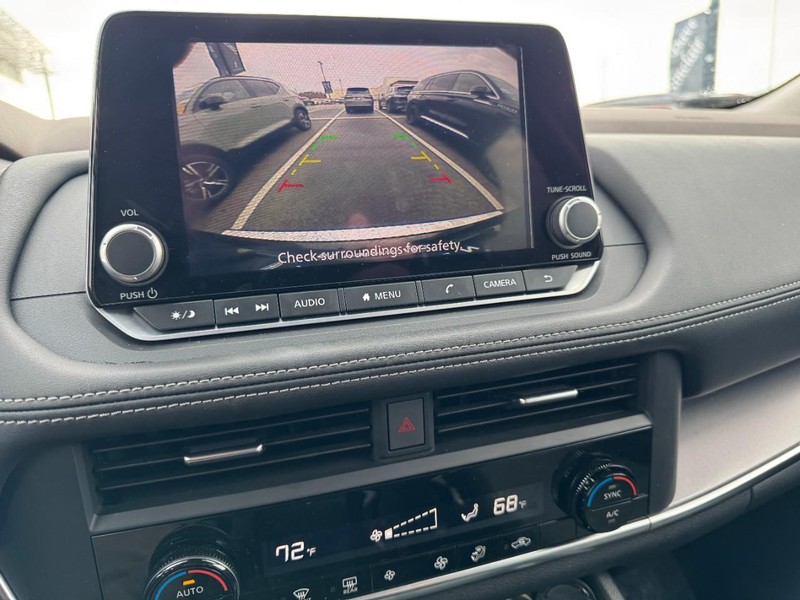 Nissan Rogue Vehicle Full-screen Gallery Image 24