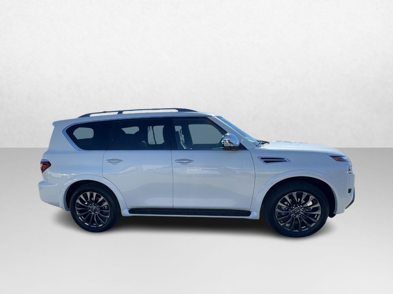 Nissan Armada Vehicle Full-screen Gallery Image 04