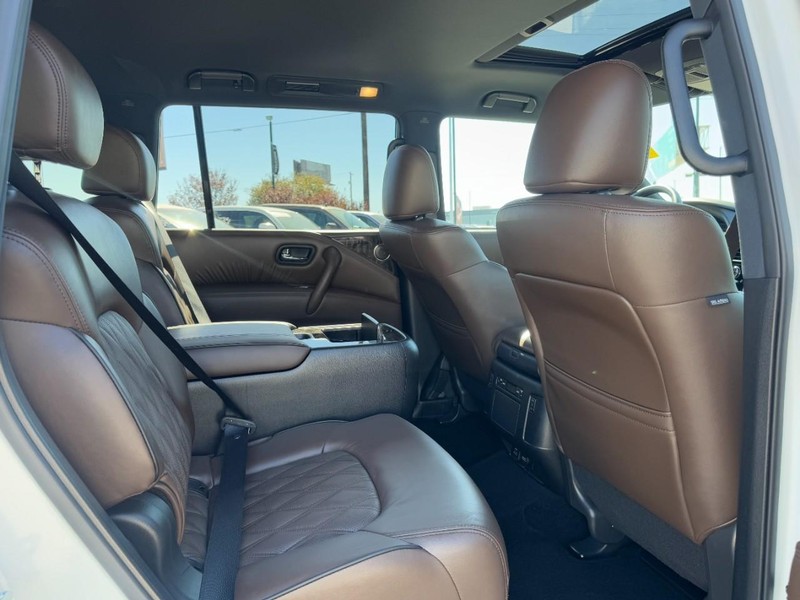 Nissan Armada Vehicle Full-screen Gallery Image 13