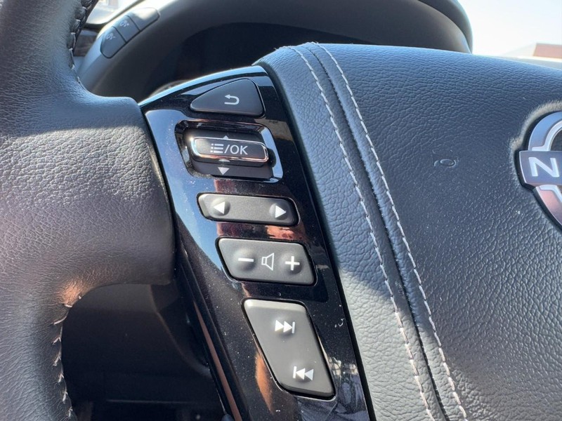 Nissan Armada Vehicle Full-screen Gallery Image 18