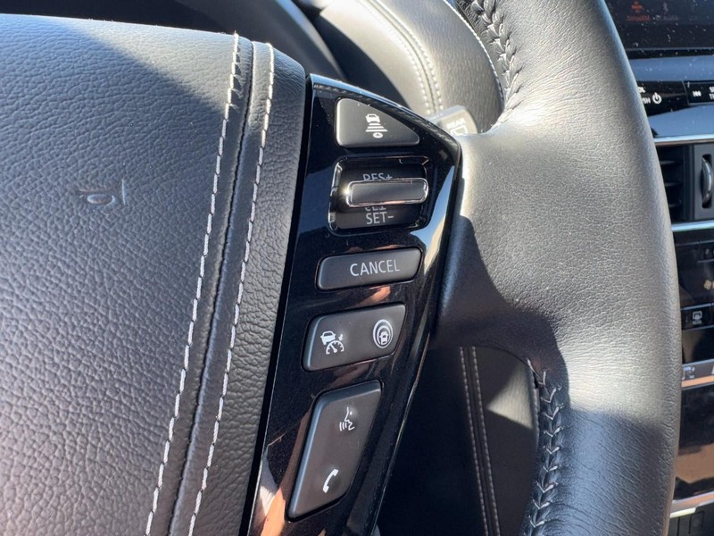 Nissan Armada Vehicle Full-screen Gallery Image 19