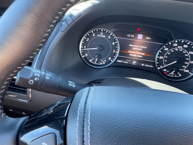 Nissan Armada Vehicle Full-screen Gallery Image 20