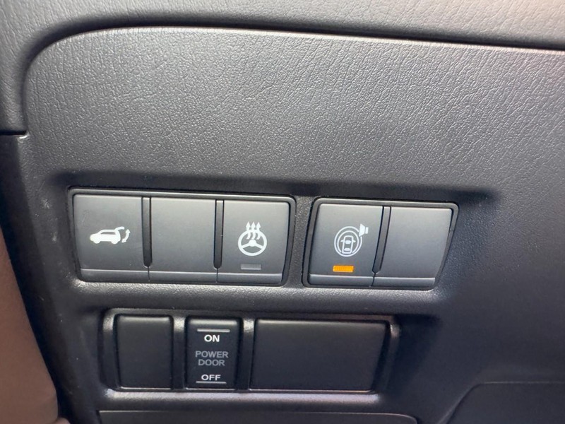 Nissan Armada Vehicle Full-screen Gallery Image 22