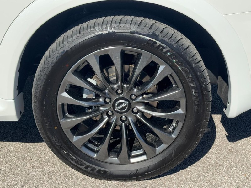 Nissan Armada Vehicle Full-screen Gallery Image 27