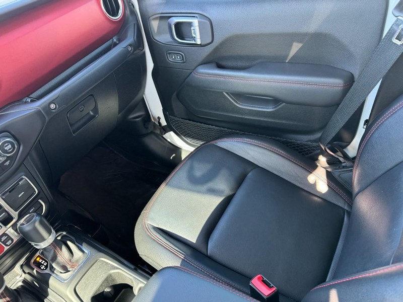 Jeep Gladiator Vehicle Full-screen Gallery Image 11