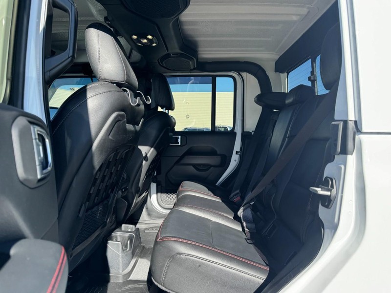 Jeep Gladiator Vehicle Full-screen Gallery Image 12