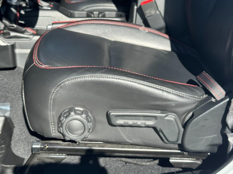 Jeep Gladiator Vehicle Full-screen Gallery Image 26