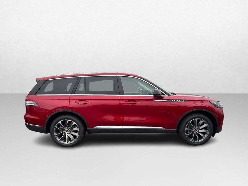 Lincoln Aviator Vehicle Full-screen Gallery Image 05