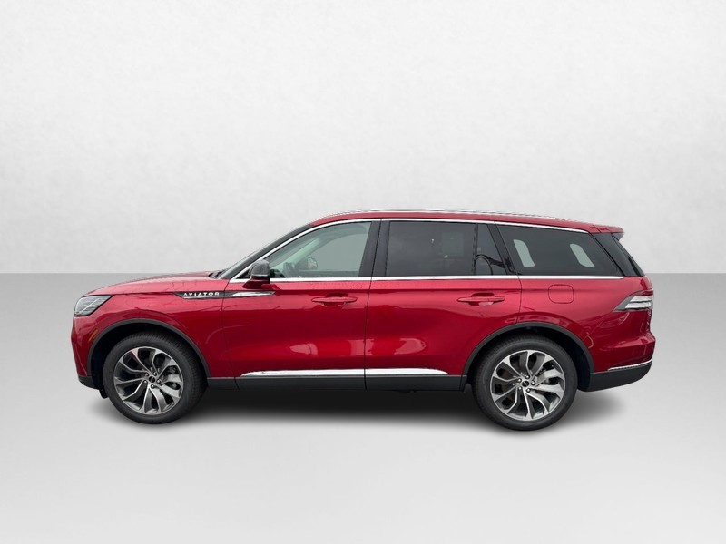 Lincoln Aviator Vehicle Full-screen Gallery Image 08