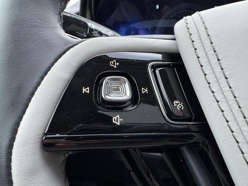 Lincoln Aviator Vehicle Full-screen Gallery Image 18