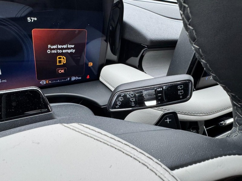 Lincoln Aviator Vehicle Full-screen Gallery Image 21