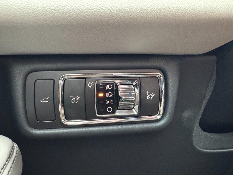 Lincoln Aviator Vehicle Full-screen Gallery Image 22