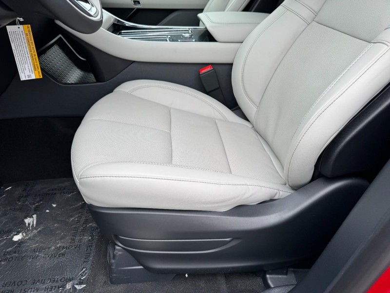 Lincoln Aviator Vehicle Full-screen Gallery Image 26