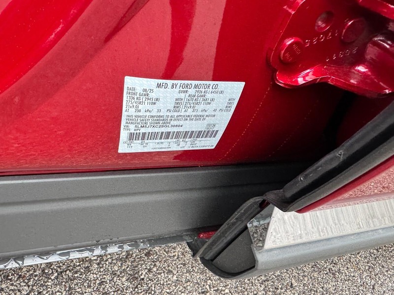 Lincoln Aviator Vehicle Full-screen Gallery Image 28