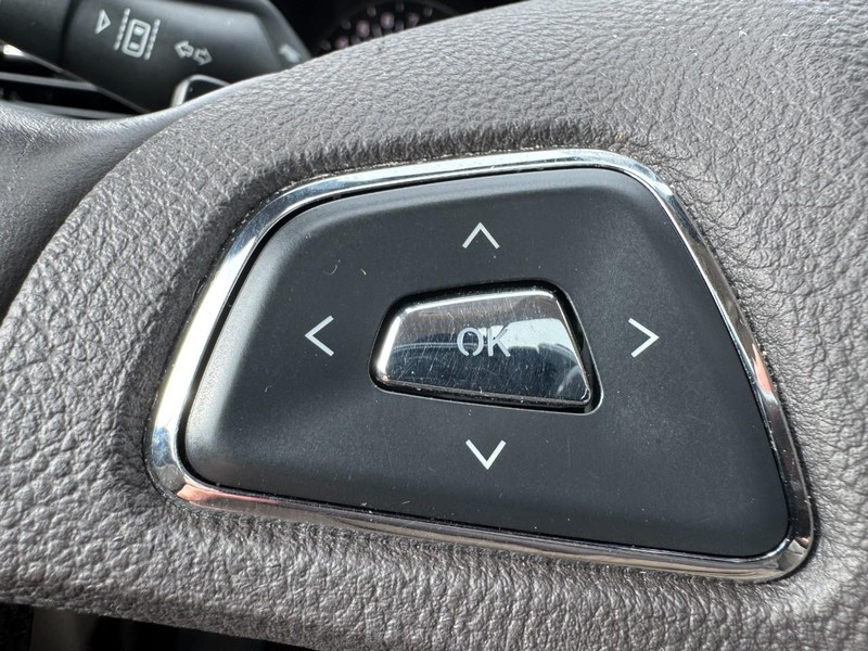 Lincoln MKC Vehicle Full-screen Gallery Image 18