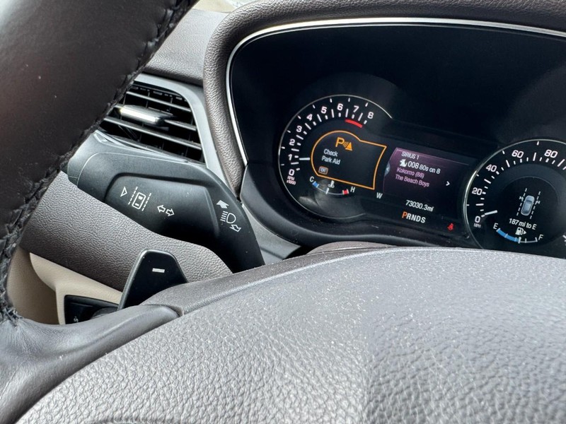 Lincoln MKC Vehicle Full-screen Gallery Image 20