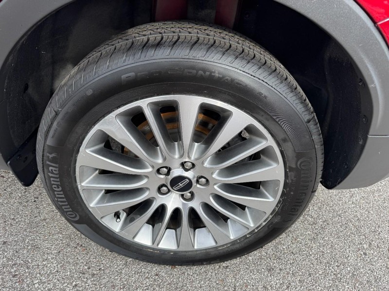 Lincoln MKC Vehicle Full-screen Gallery Image 27