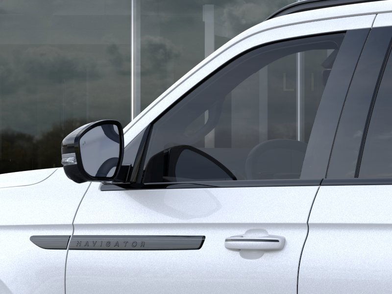 Lincoln Navigator L Vehicle Full-screen Gallery Image 20