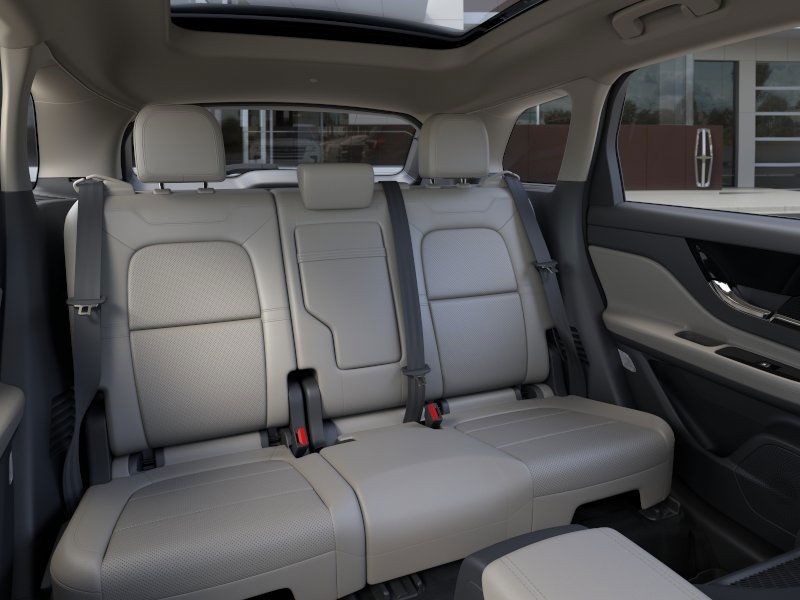 Lincoln Corsair Vehicle Full-screen Gallery Image 11