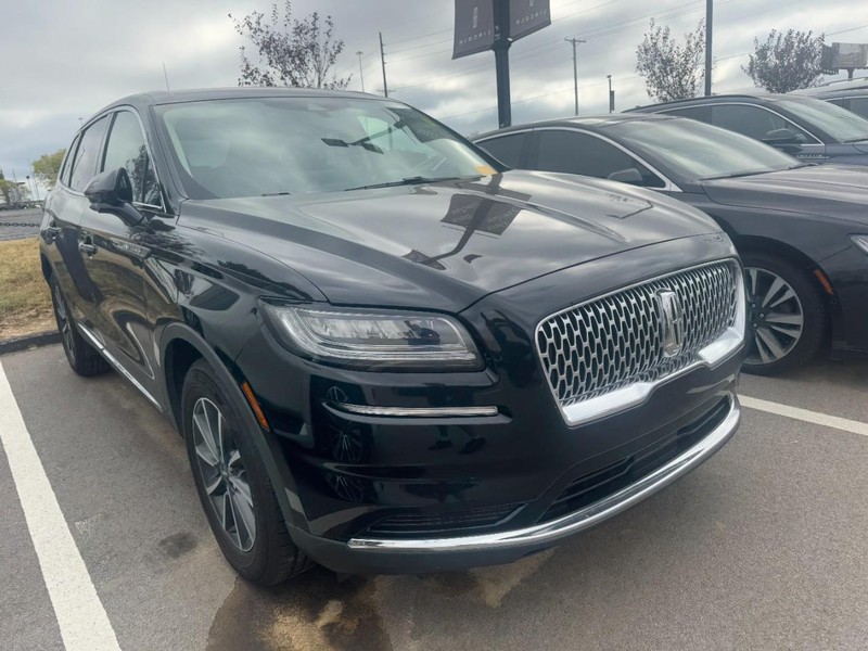 Lincoln Nautilus Vehicle Full-screen Gallery Image 03